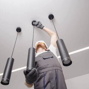 Zapojenie lustra sa môže zdať ako náročná úloha, ale so správnymi nástrojmi a znalosťami možno túto úlohu bezpečne a úspešne vykonať.